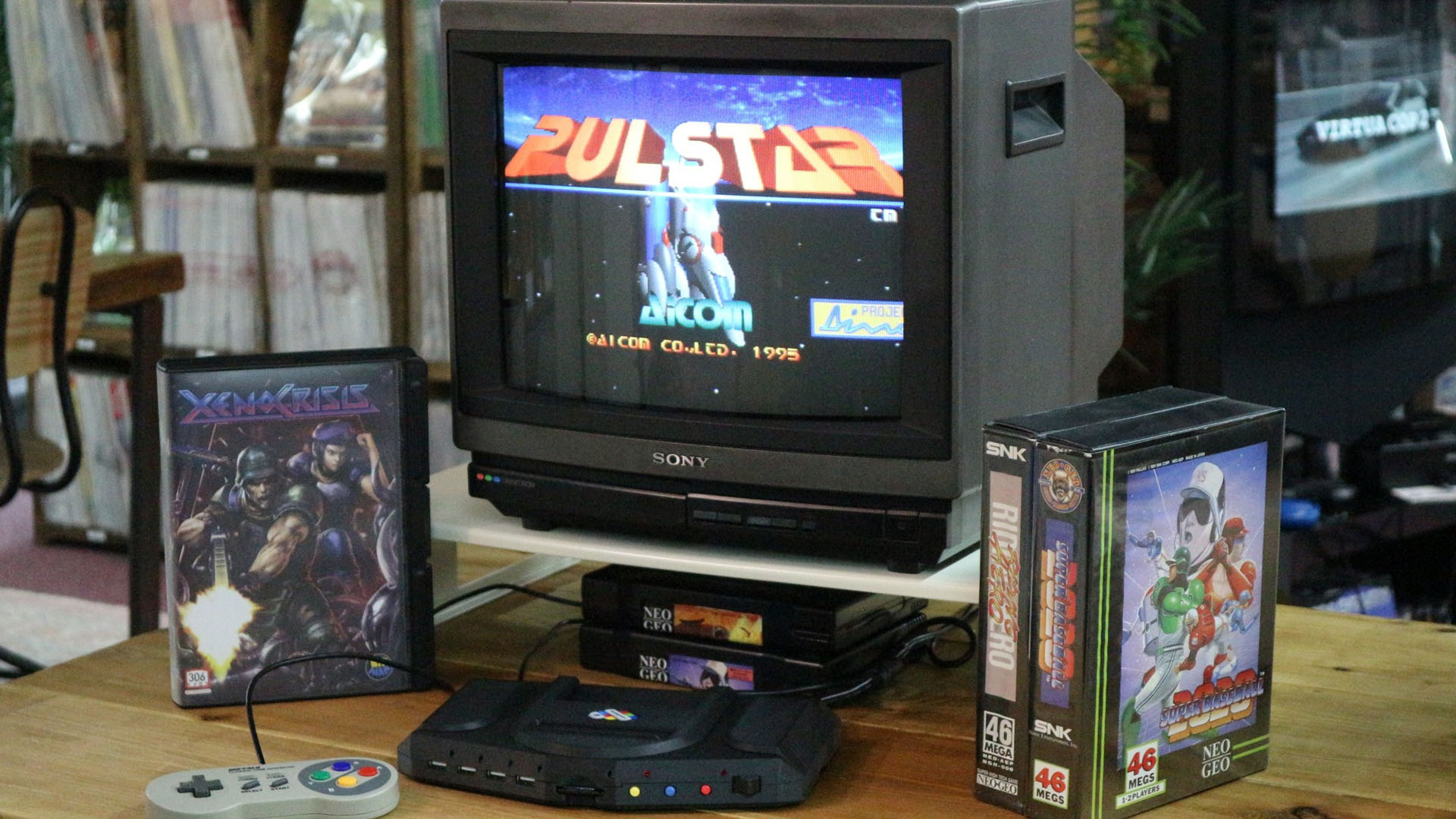Compatibile con core Neo Geo, il sistema permette di far girare classici come Pulstar in condizioni quasi indistinguibili dall’originale